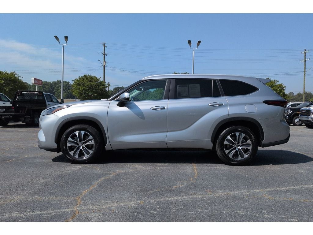 2024 Toyota Highlander LE