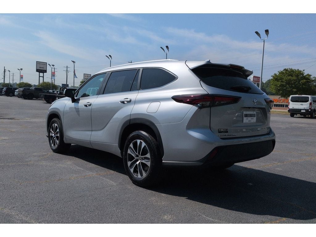 2024 Toyota Highlander LE