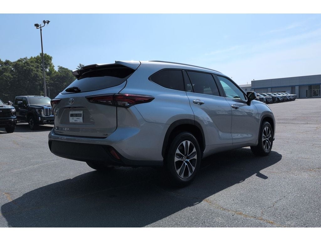 2024 Toyota Highlander LE