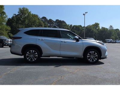 2024 Toyota Highlander LE
