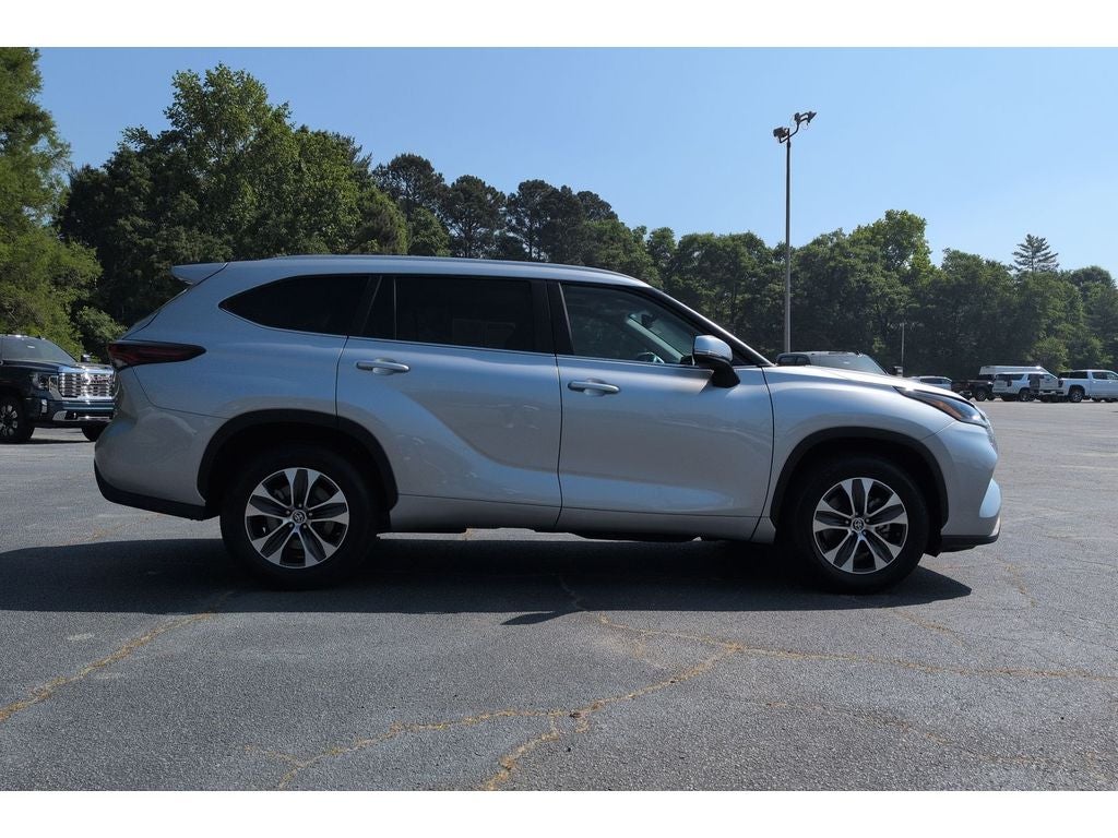 2024 Toyota Highlander LE